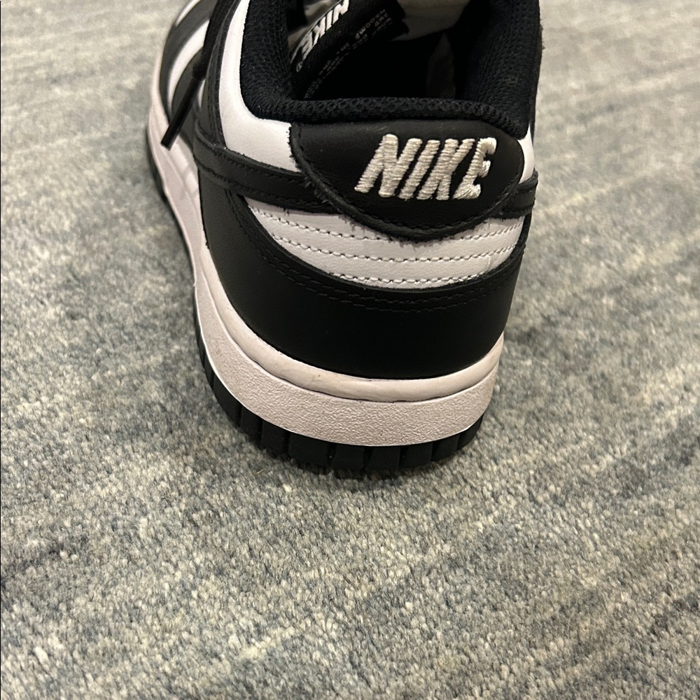 Nike Classic Black and White Low-Tops - Picture 4 of 4